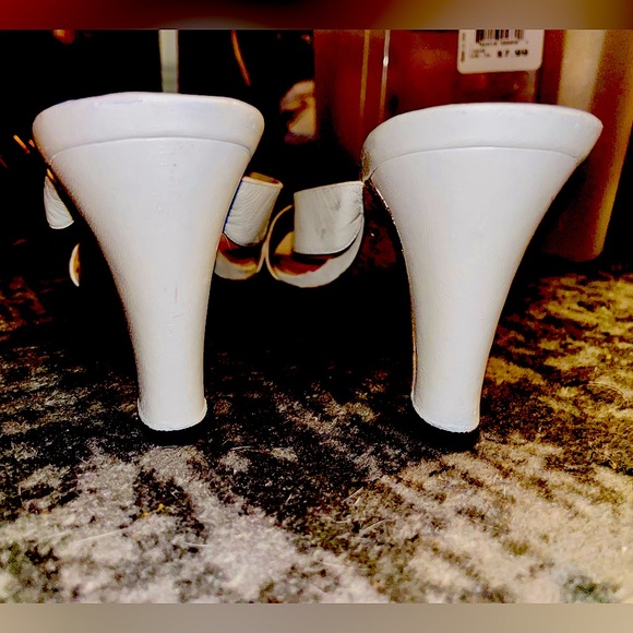 Vintage Chanel Sandal w/ heel - Picture 5 of 5